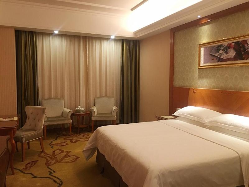 Vienna Hotel Chaoyang High-Speed Train Station Shantou Buitenkant foto